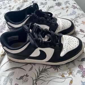 Nike Black and White Women's Sneakers